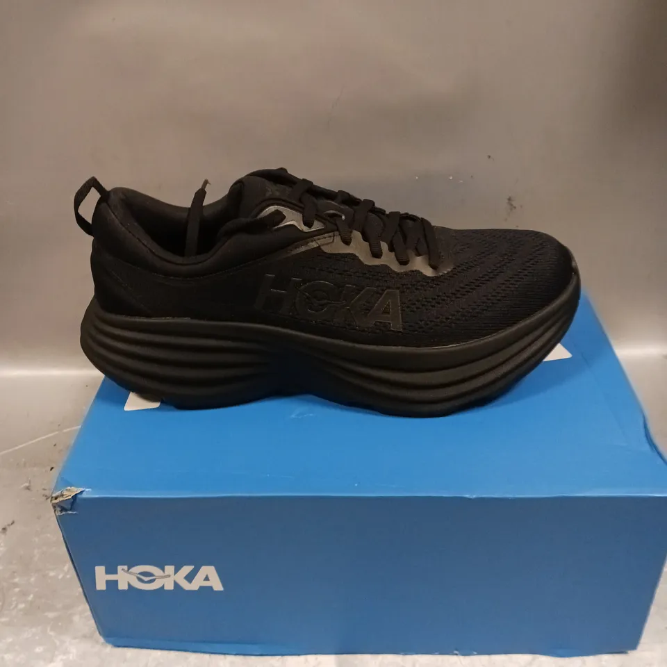 BOXED PAIR OF HOKA BONDI 8 TRAINERS - 9.5