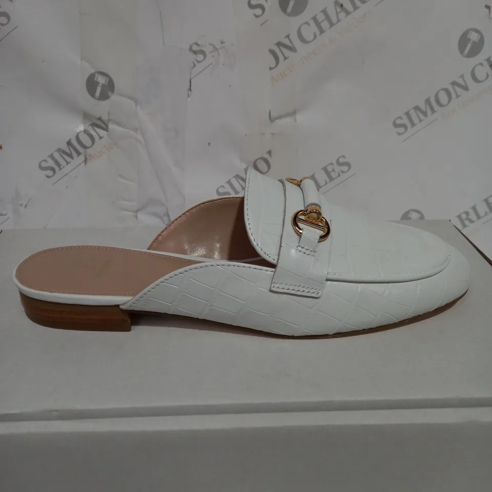 DUNE WHITE-CROC PRINT LEATHER SLIM SOLE BACKLESS SHOES SIZE 5