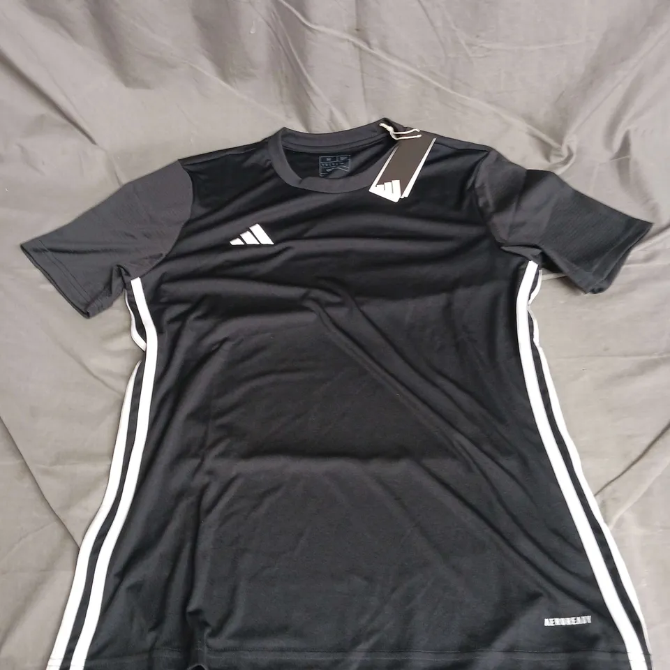 ADIDAS TABELA 23 JERSEY IN BLACK/WHITE SIZE M