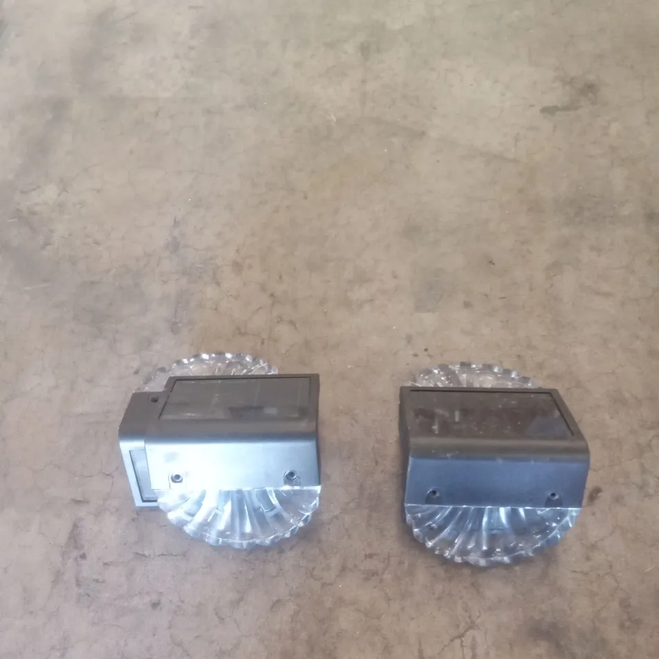 TWO SETS OF 4 LED SOLAR RAILING LIGHTS