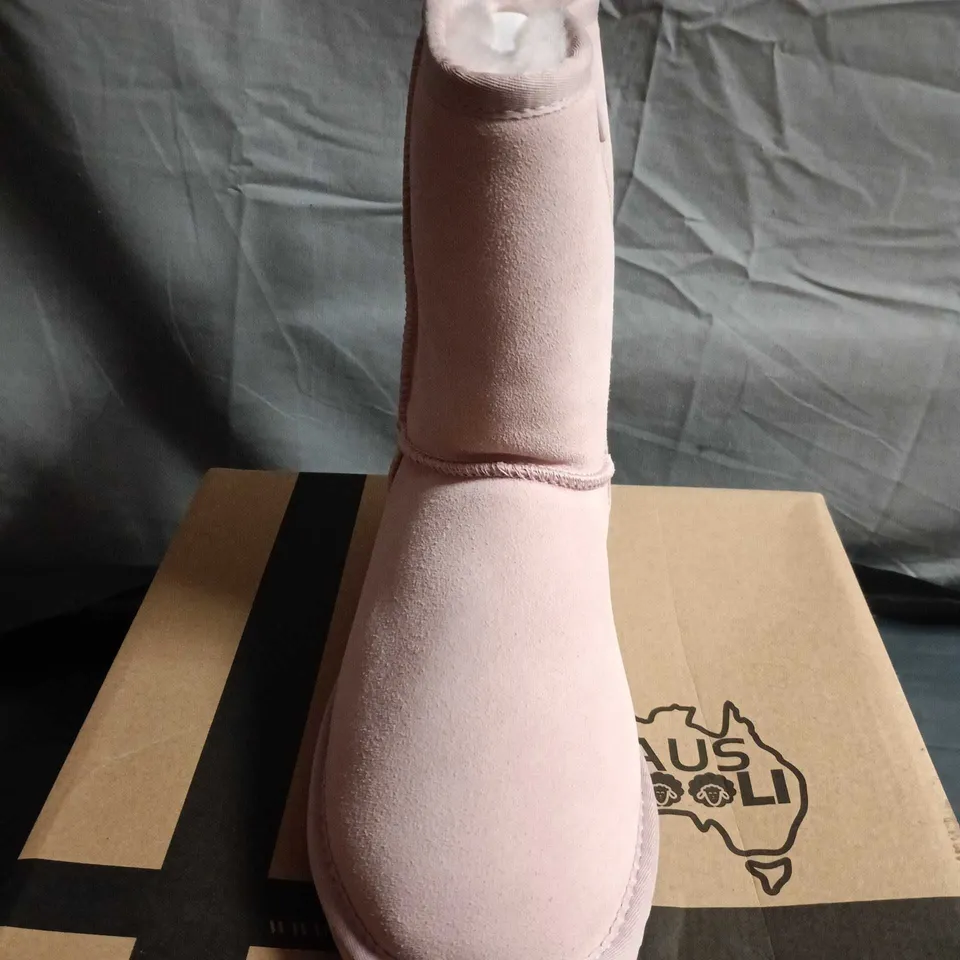 BOXED PAIR OF AUSWOOL BRONTE BOOTS - UK SIZE 8