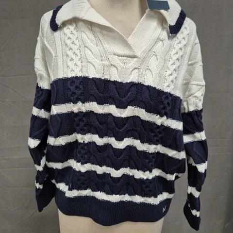 CREW CLOTHING COMPANY MULTI CABLE COLLAR JUMPER IN WHITE/NAVY SIZE 10