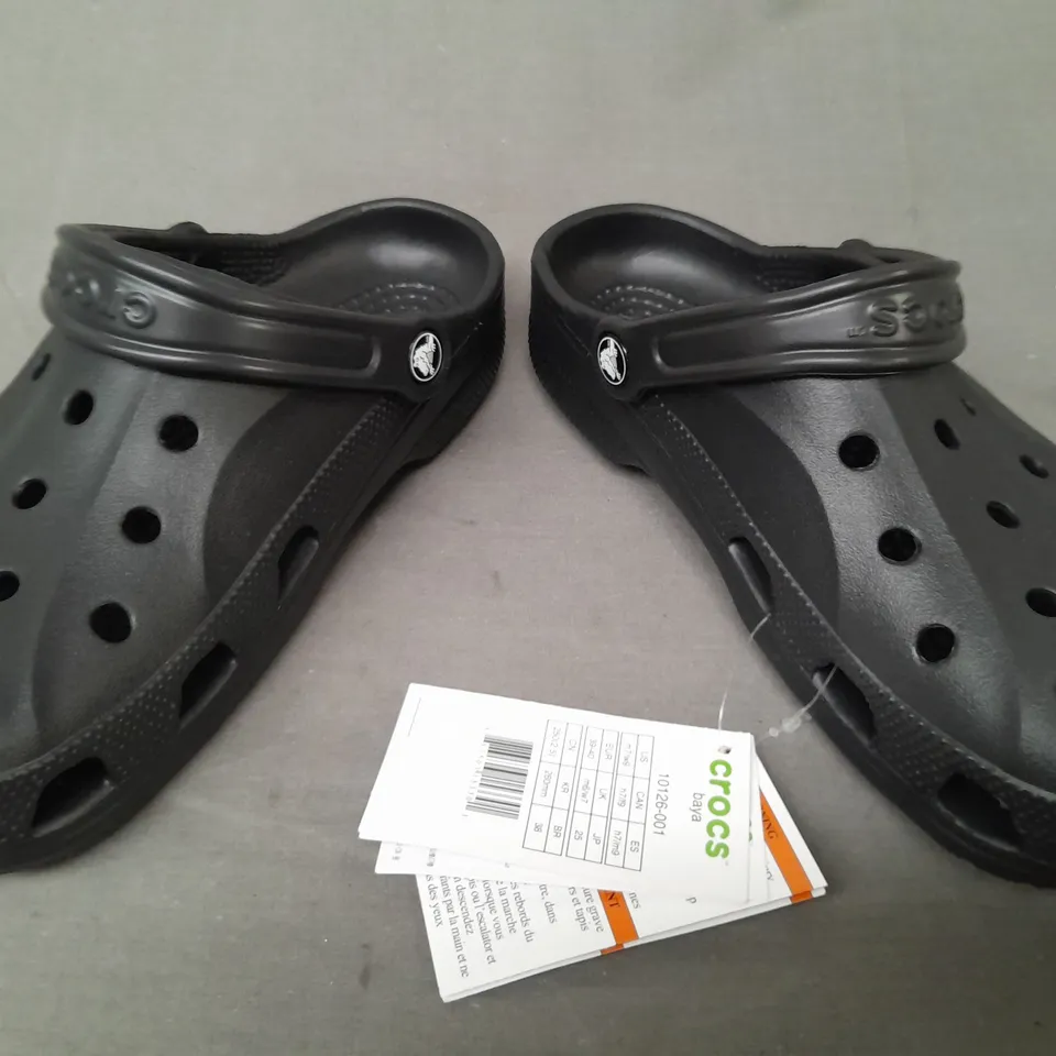 PAIR OF CROCS BAYA CLOGS IN BLACK UK SIZE M6/W7