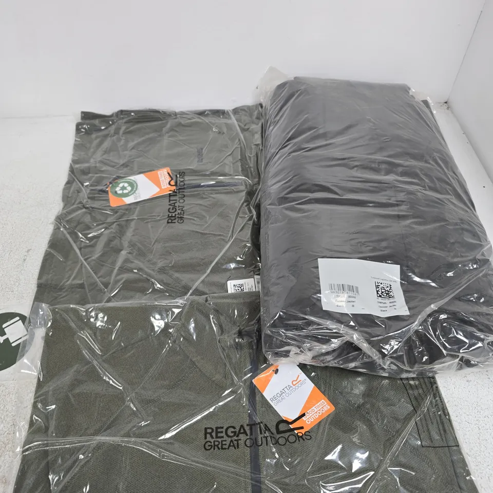 APPROXIMATELY 20 ASSORTED BRAND NEW REGATTA CLOTHING ITEMS IN VARIOUS SIZES, STYLES & COLOURS