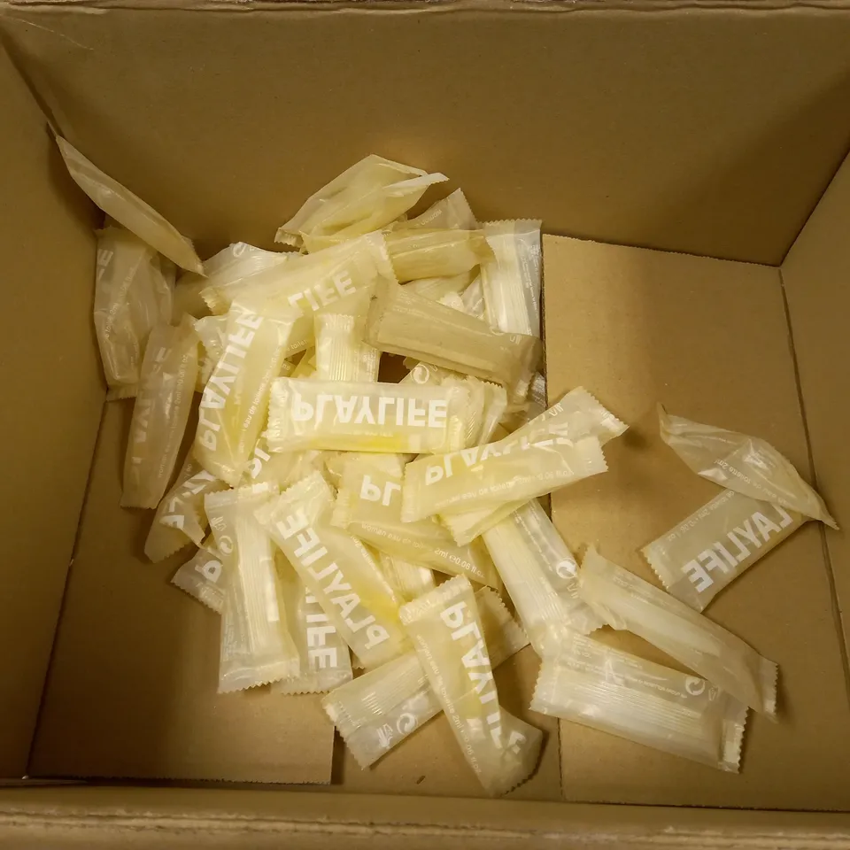 BOX OF 50 PLAYLIFE WOMAN EAU DE TOILETTE 2ML BOTTLES