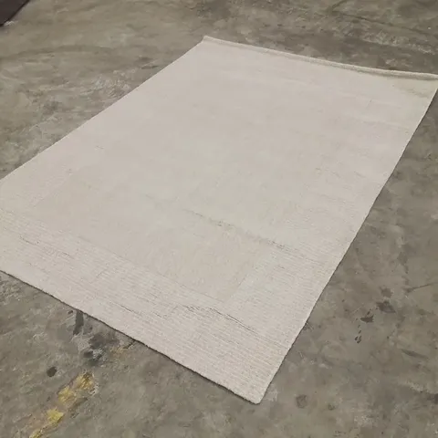 QUALITY DESIGNER AREA RUG - APPROXIMATELY 190X140CM