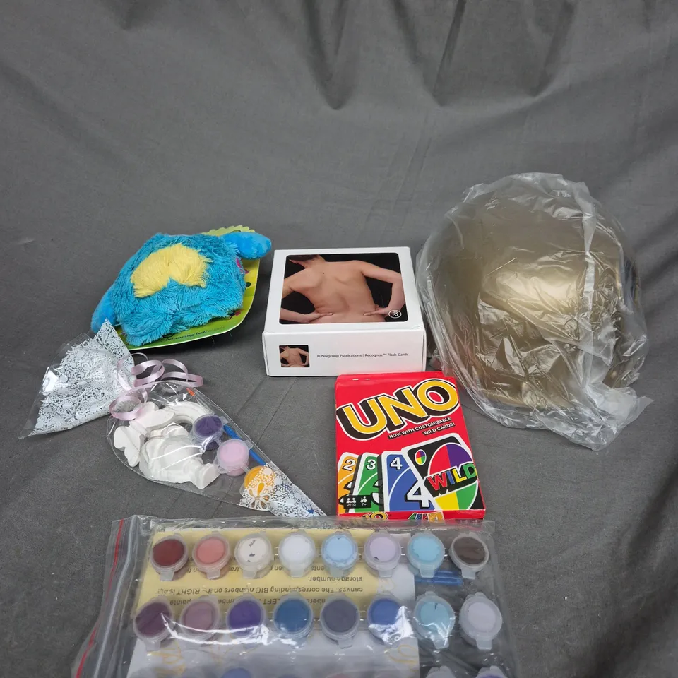 BOX OF APPRO 10 ASSORTED TOYS AND GAMES TO INCLUDE UNO, TEDDIES AND PAINTS