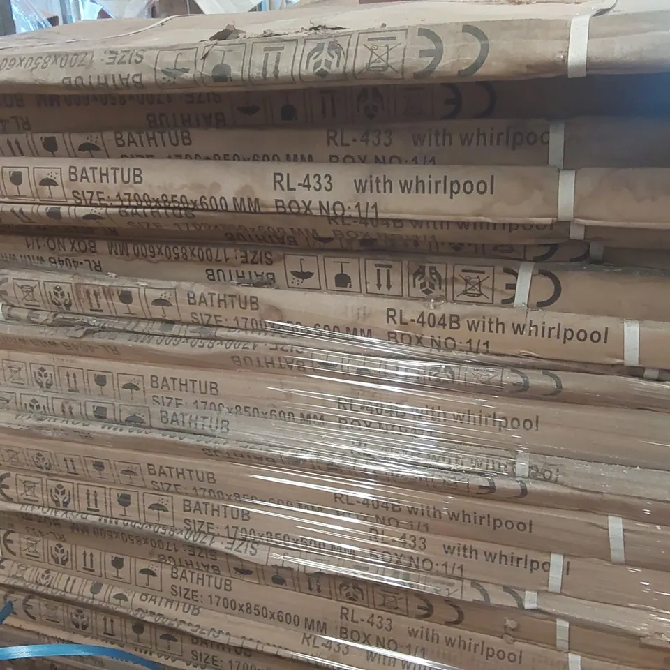 PALLET CONTAINING A LARGE QUANTITY OF BATHROOM FURNITURE PARTS