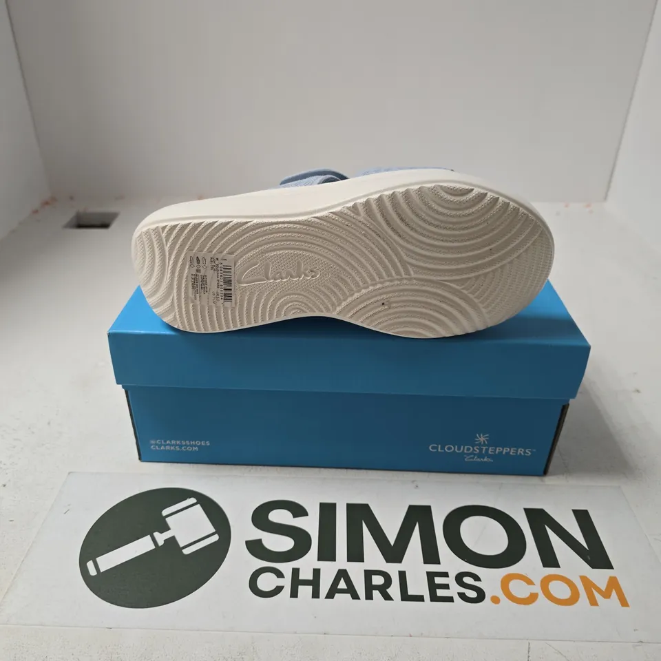 BOXED PAIR OF CLOUDSTEPPERS BY CLARKS W SOLEVANA STAR2 SANDALS IN LIGHT BLUE - UK 5
