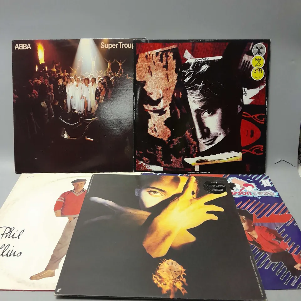 10 ASSORTED VINYL RECORDS TO INCLUDE ABBA SUPERTROUPER, PHIL COLLINS I MISSED AGAIN, THOMPSONTWINS HOLD ME NOW, ETC