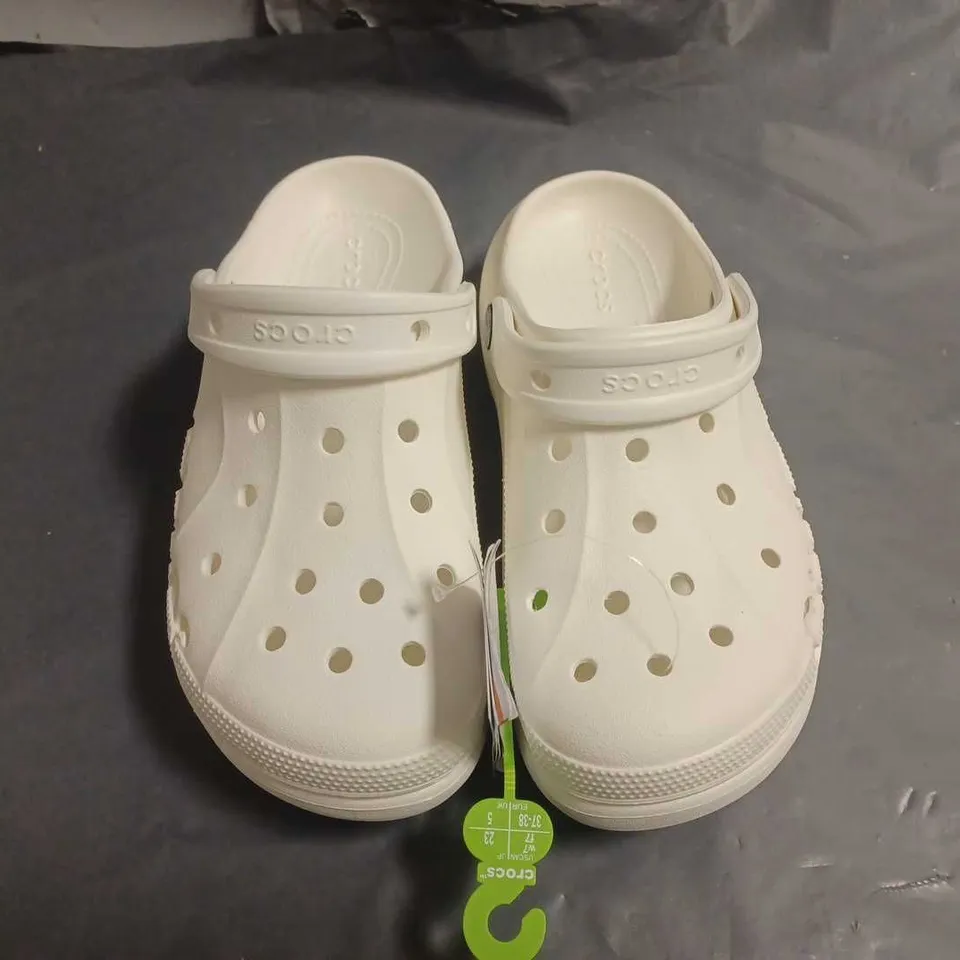 PAIR OF CROCS BAYA PLATFORM CLOGS IN WHITE - UK 5