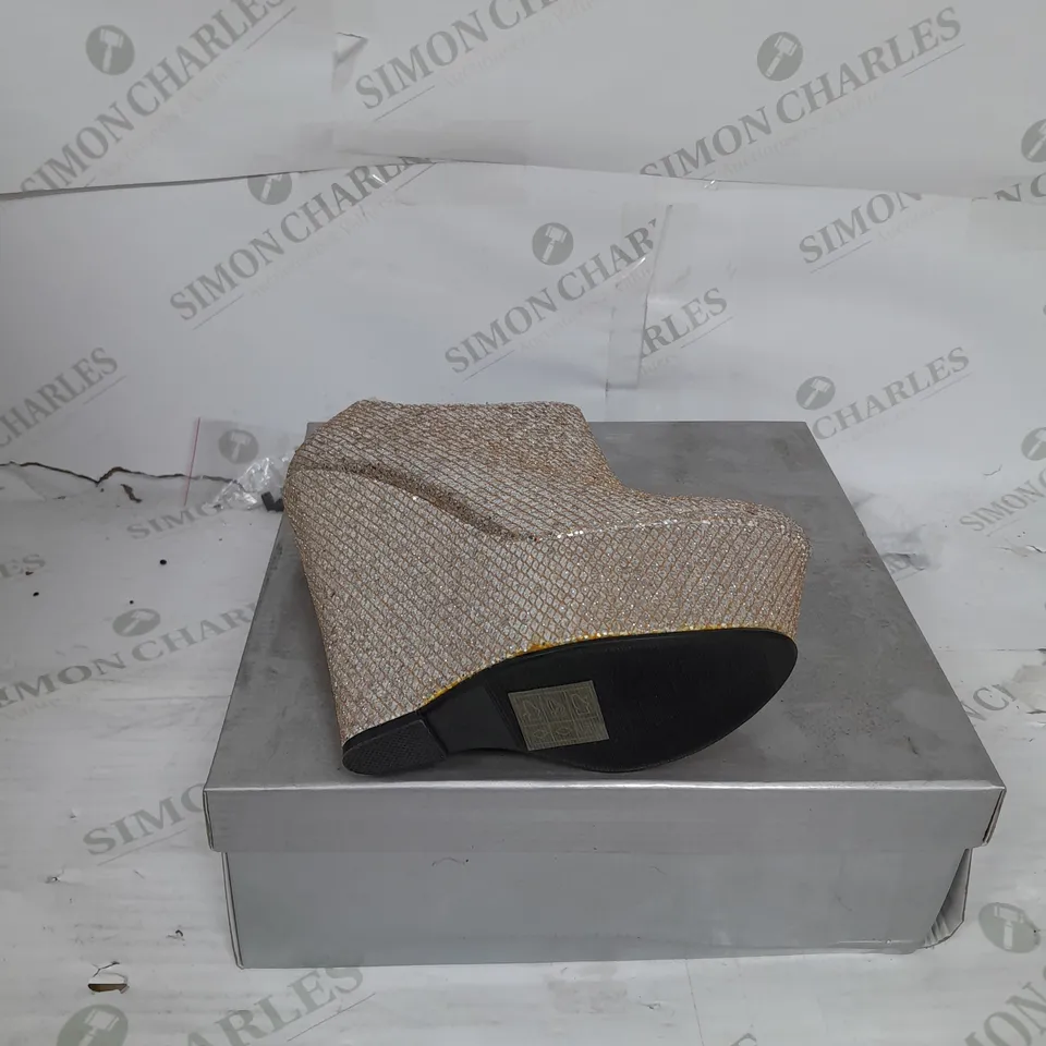 BOXED PAIR OF CASANDRA PLATFORM WEDGE ANKLE SHOE IN GOLD SHIMMER SIZE 4