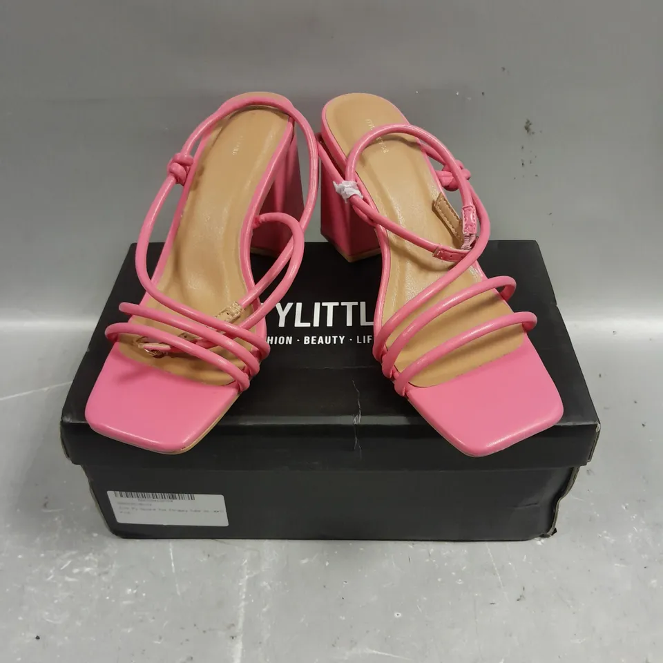 BOXED PAIR OF PRETTYLITTLETHING PINK SQUARE STRAPPY TUBE BLOCK HEELED SANDALS - 4