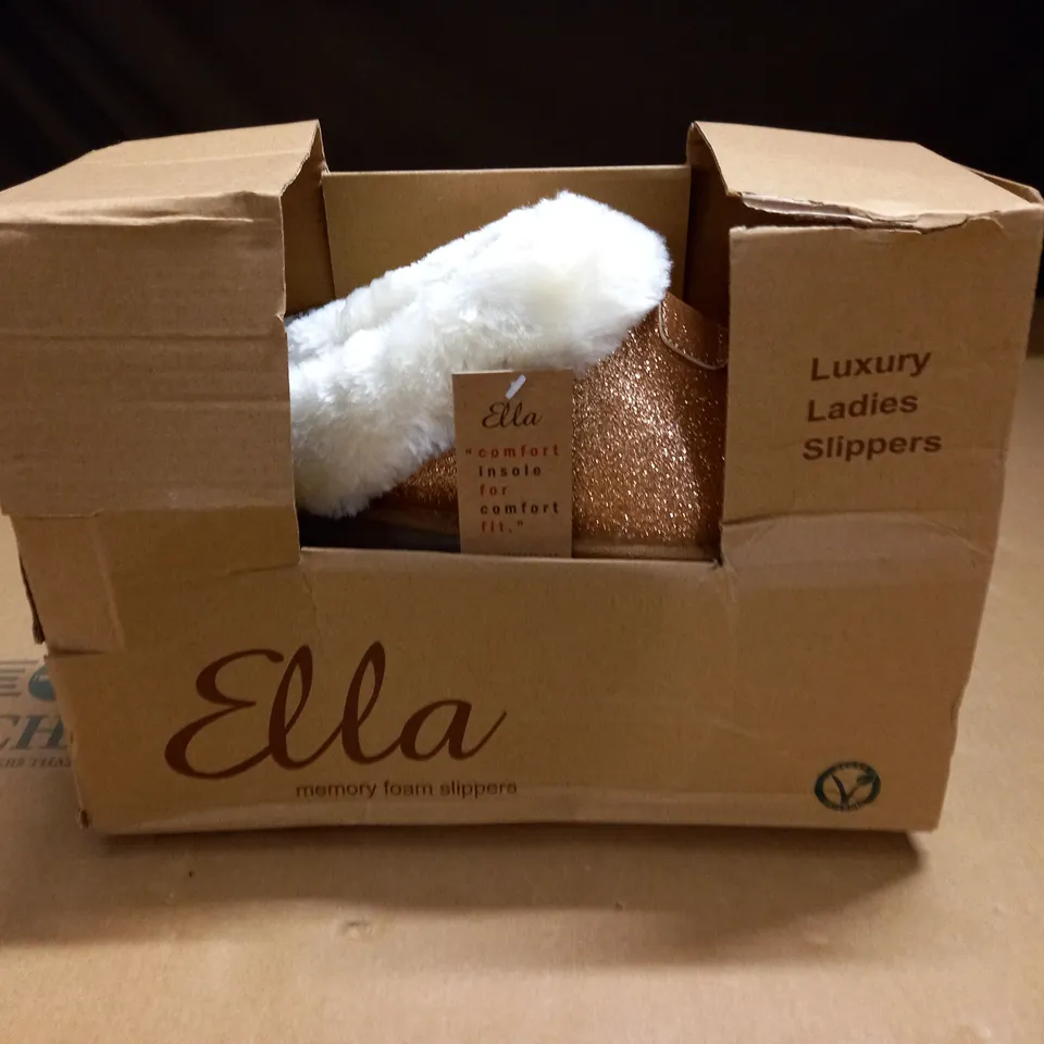 BOXED PAIR OF ELLA MEMORY FOAM SLIPPERS - 4