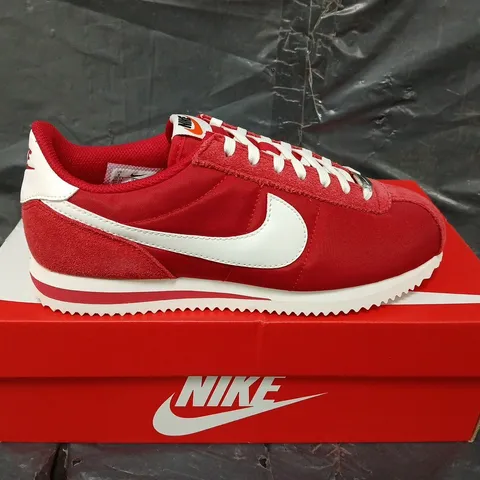 BOXED PAIR OF NIKE WOMENS CORTEZ TRAINERS - UK SIZE 5.5
