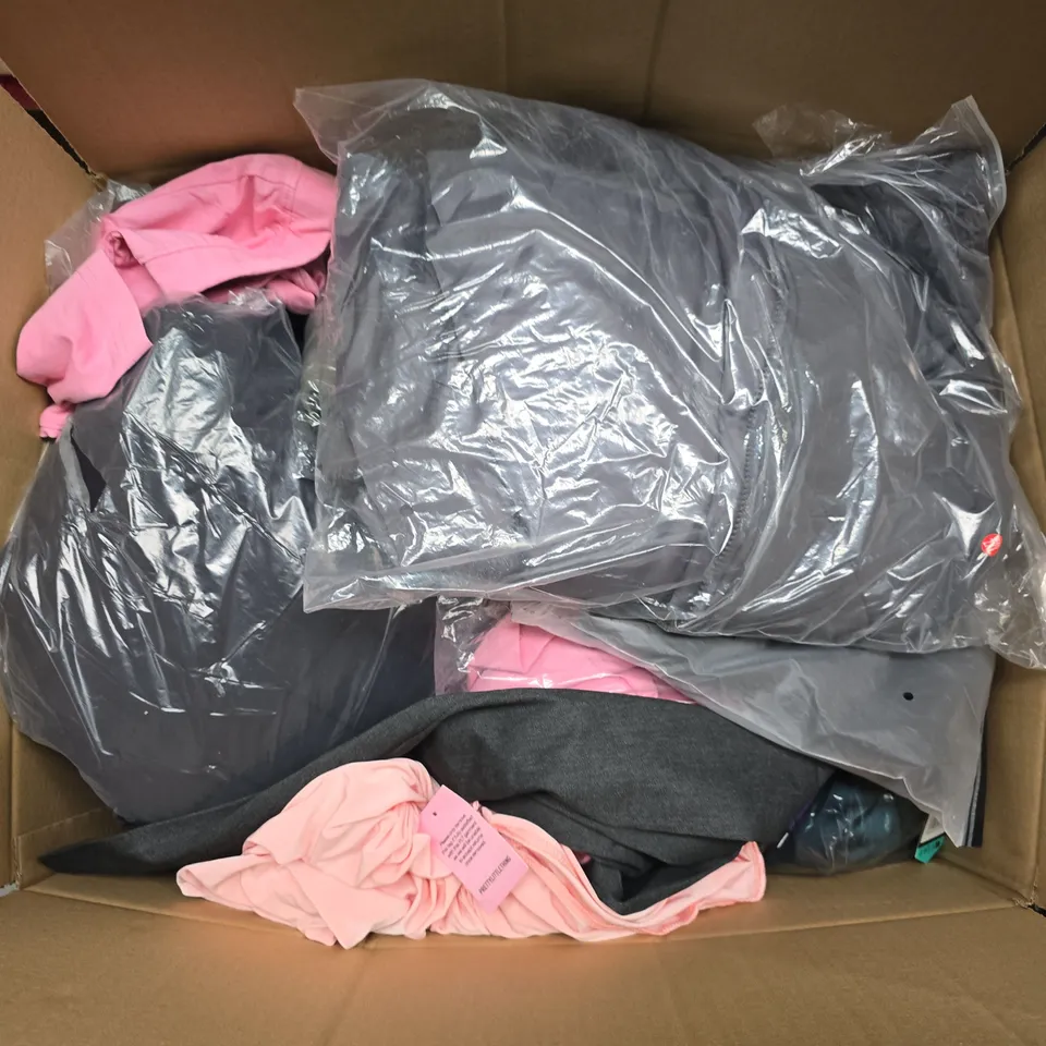 APPROXIMATELY 35 ASSORTED CLOTHING ITEMS IN VARIOUS SIZES, STYLES & COLOURS TO INCLUDE DRESSES, JOGSUIT, JEANS, ETC - COLLECTION ONLY