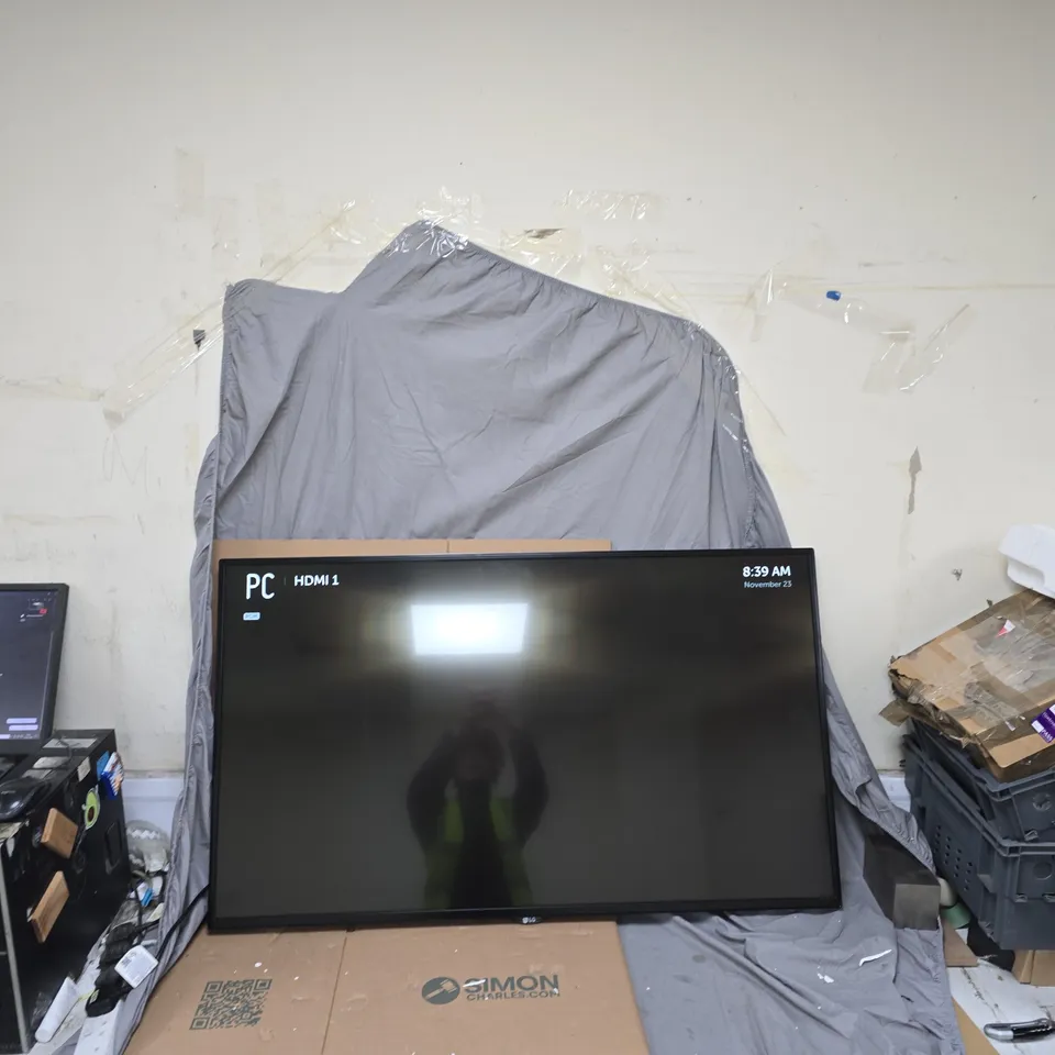 LG 49SM5KE-B 49-INCH COMMERCIAL DISPLAY MONITOR – ASSEMBLED IN POLAND, MANUFACTURED 10/2019