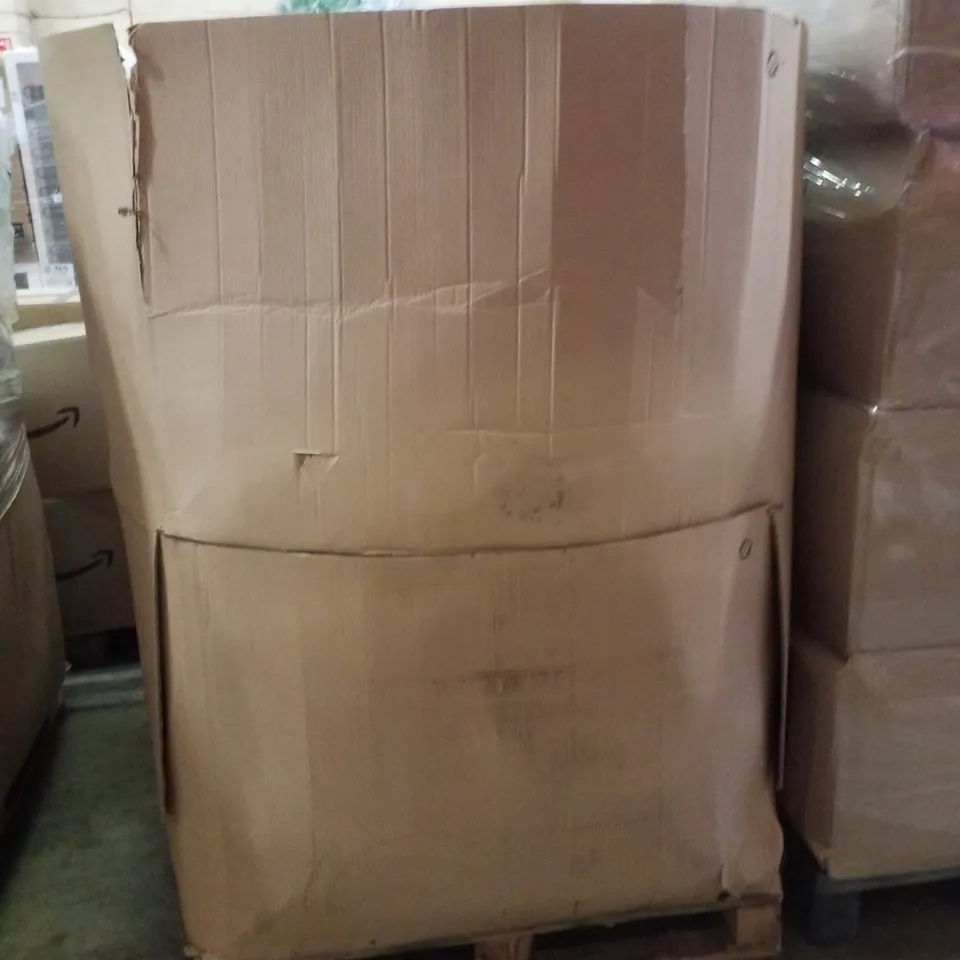 PALLET CONTAINING ASSORTED GARDEN HOSES