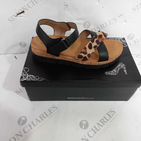 BOXED PAIR OF BELLISSIMO SANDALS IN BLACK WITH ANIMAL PRINT DESIGN - UK SIZE 5