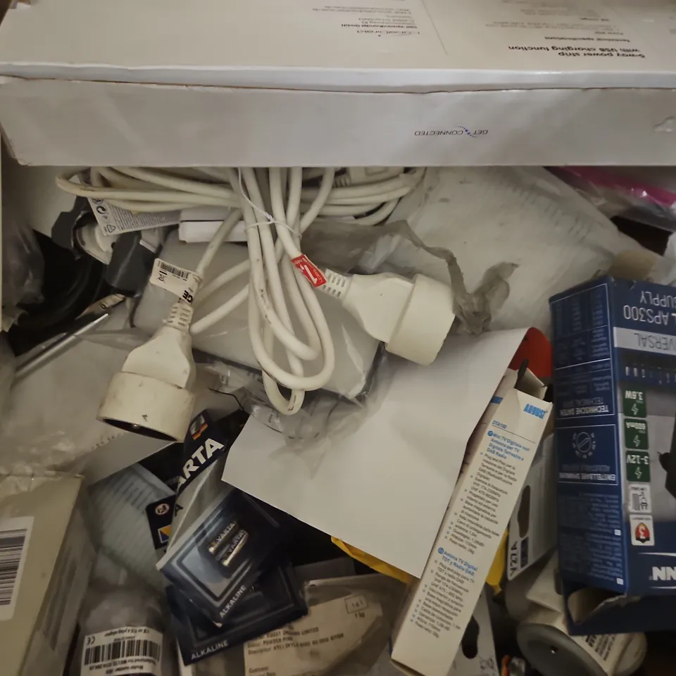 BOX OF APPROXIMATELY 40 ASSORTED ITEMS TO INCLUDE BATTERIES, POWER SUPPLY, ETC - COLLECTION ONLY