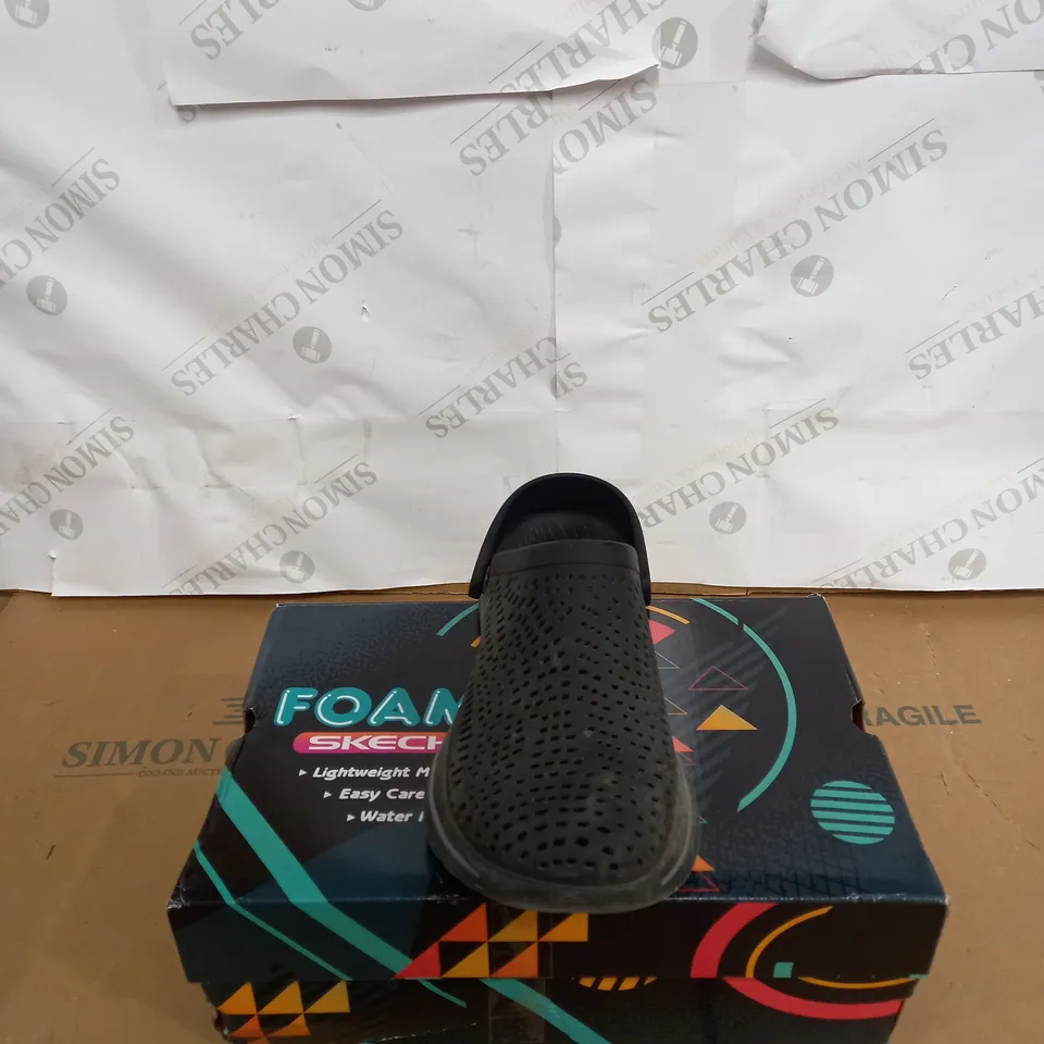 SKECHERS GO WALK FOAMIES SIZE 8