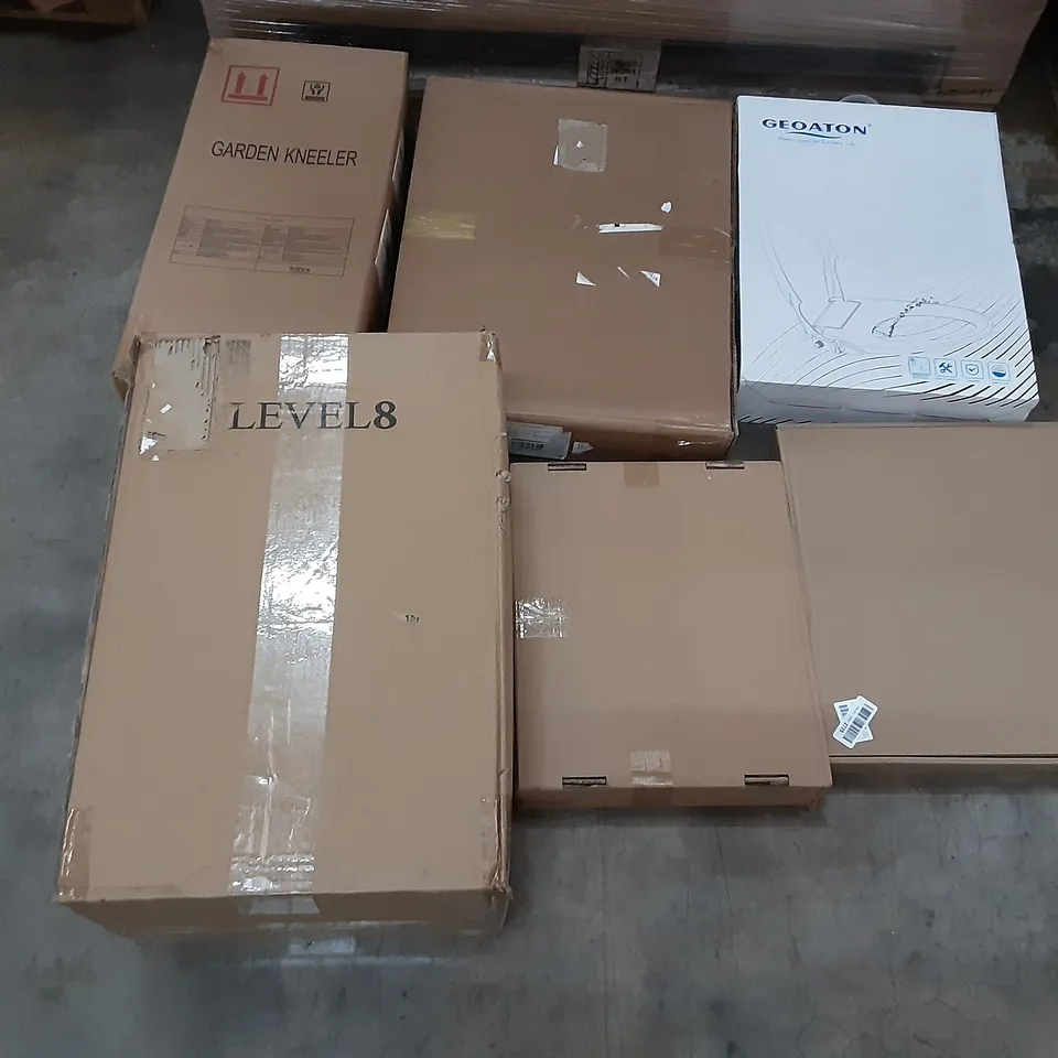 PALLET OF ASSORTED PRODUCTS INCLUDING LEVEL 8 SUITCASE, GARDEN KNEELER, GELATIN TOILET SEAT, VIPMOON LED CEILING LIGHT FIXTURES, TANZUOER BLINDS