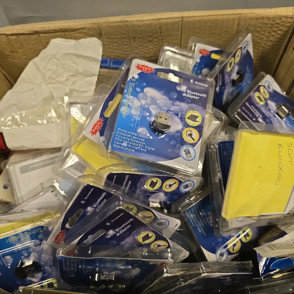BOX OF APPROXIMATELY 15 ASSORTED ITEMS TO INCLUDE - DYNAMODE HD MEDIA PLAYER  , DYNAMODE 4 PORT HIGH SPEED PCI CARD ETC
