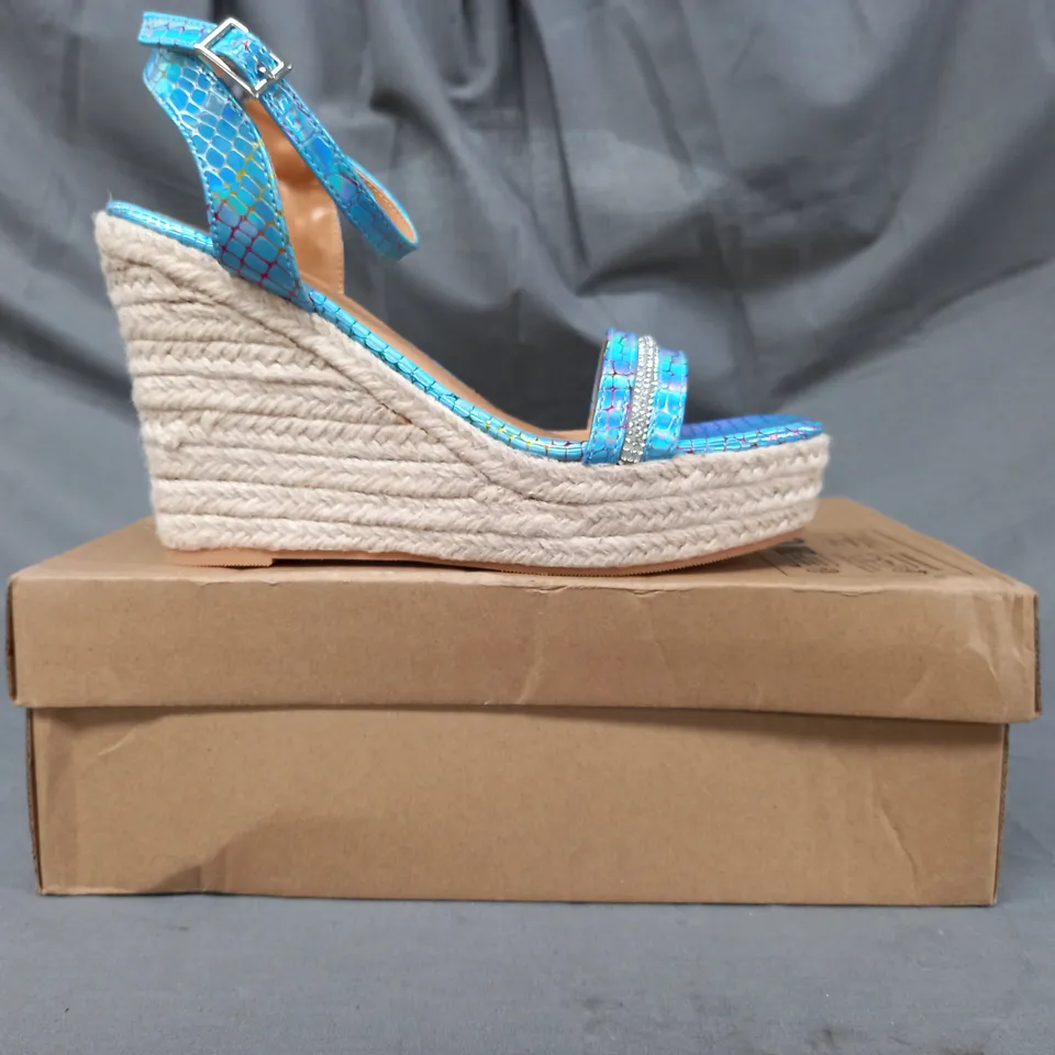 BOXED PAIR OF DESIGNER OPEN TOE HIGH WEDGE SANDALS IN BLUE PEARLESCENT EU SIZE 36