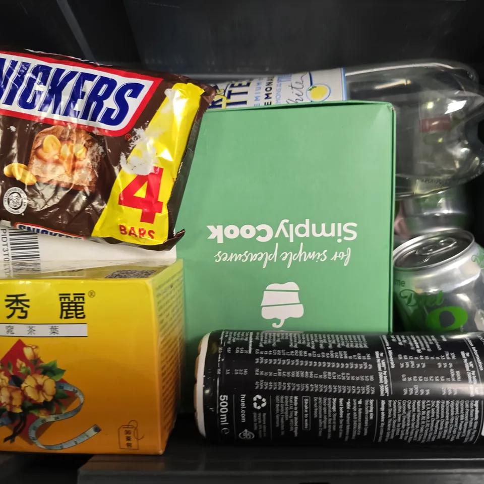 APPROXIMATELY 10 ASSORTED FOOD & DRINK ITEMS TO INCLUDE - HUEL VANILLA , SNICKERS , DIET COKE SUBLIME LIME ETC