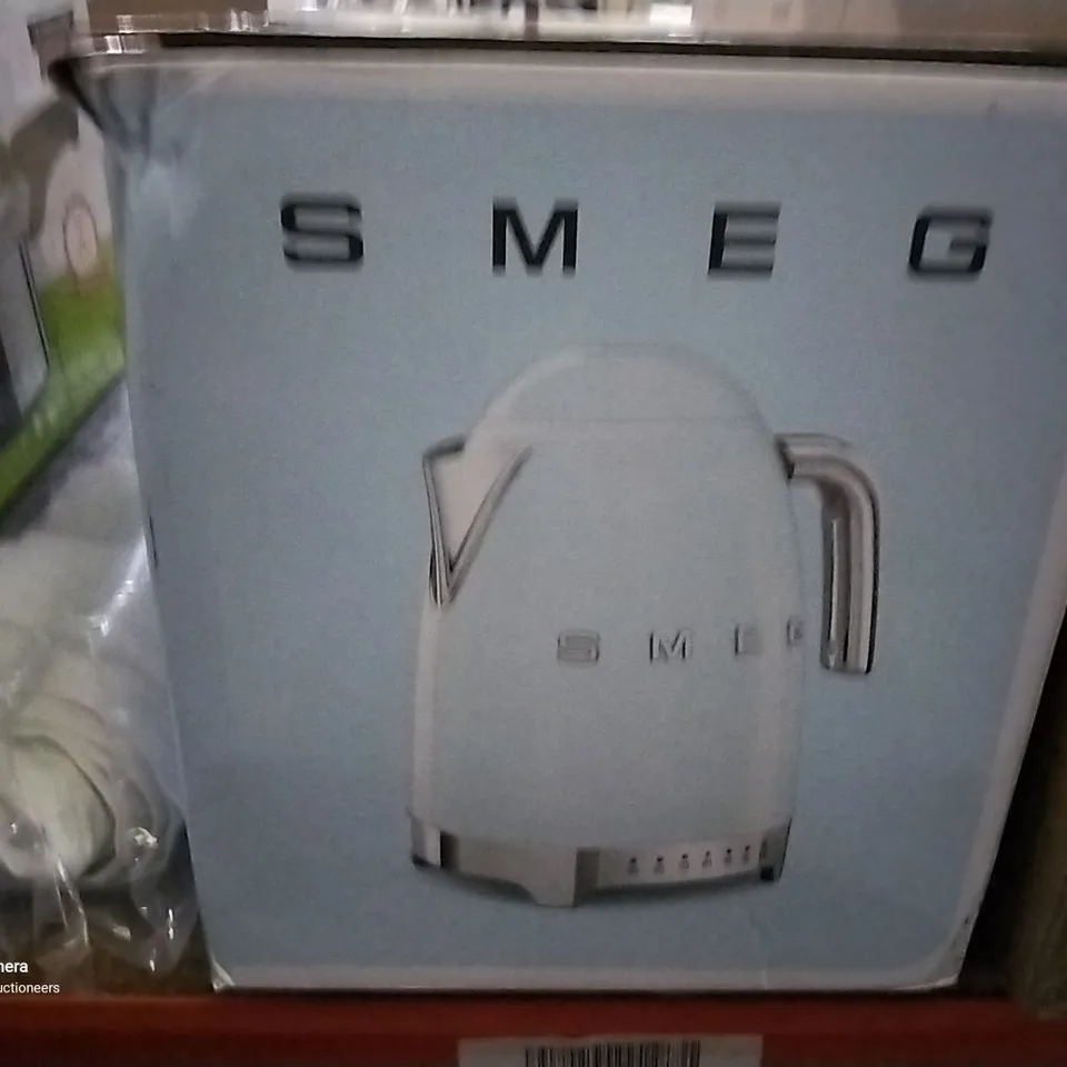 BOXED SMEG 50S STYLE VARIABLE TEMPERATURE KETTLE - RED (1 BOX)