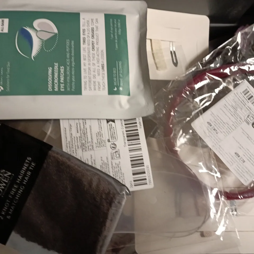 APPROXIMATELY 20 ASSORTED COSMETIC ITEMS TO INCLUDE SIMPLE, DR. ORGANIC, ETC - COLLECTION ONLY