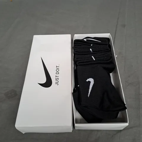 BOXED NIKE ANKLE SOCKS - X5 - BLACK