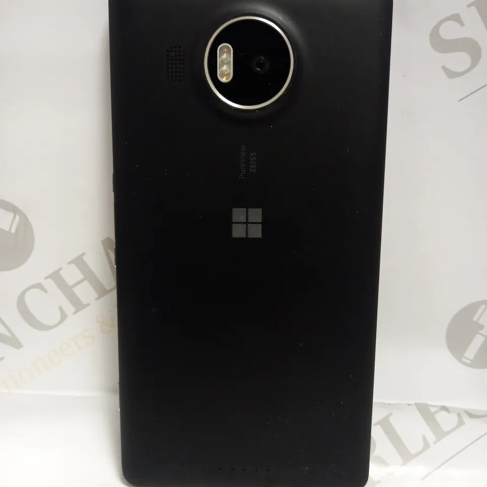 MICROSOFT PUREVIEW ZEISS MOBILE PHONE