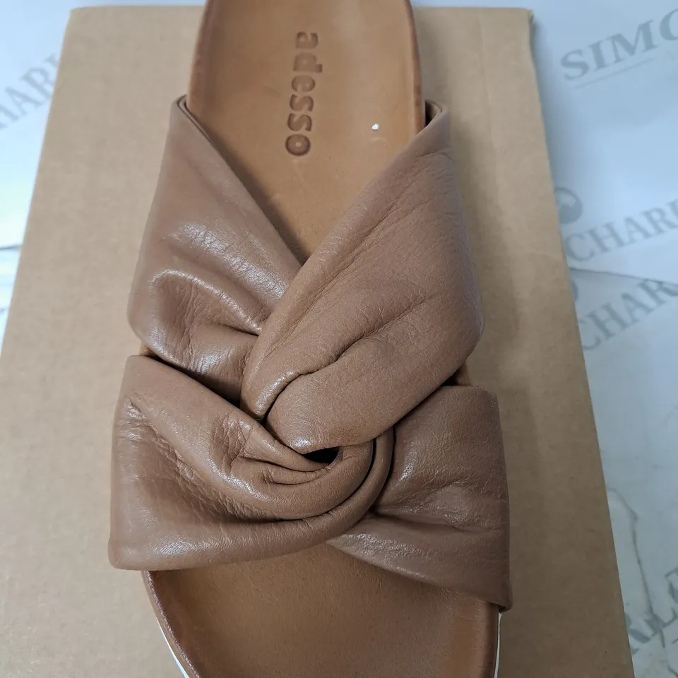 BOXED ADESSO SANDLES IN BROWN SIZE 7 