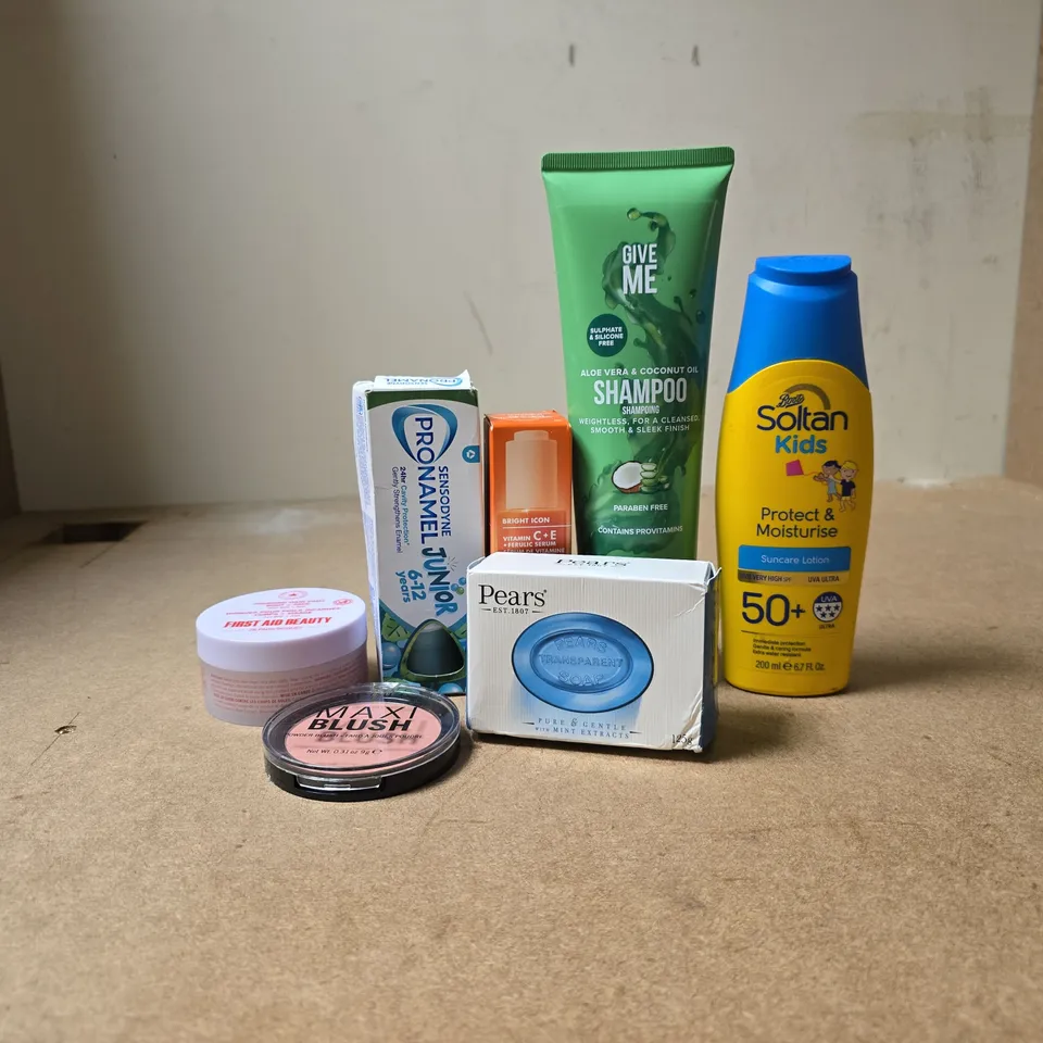 TOTE OF APPROXIMATELY 20 ASSORTED COSMETIC ITEMS TO INCLUDE SENSODYNE, PEARS, MAX BLUSH, SOLTAN KIDS, GIVE ME SHAMPOO, FIRST AID BEAUTY ETC