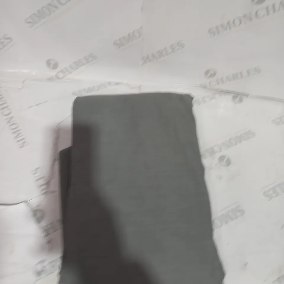 BOX OF ASSORTED HOUSEHOLD ITEMS TO INCLUDE MEMORY FOAM PILLOW, BLANKET, BEDDING SET ETC 