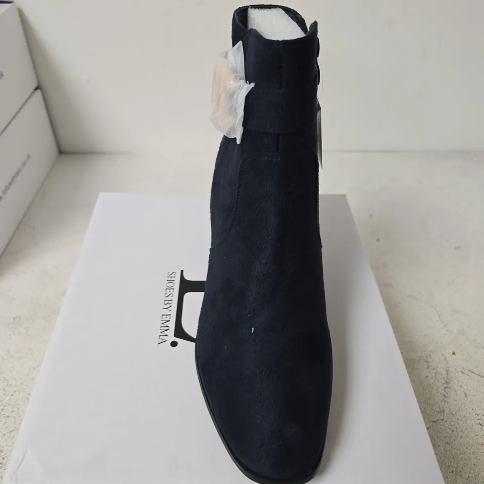 SHOES BY EMMA NAVY SUEDE ANKLE BOOT – BLOCK HEEL SIZE 8