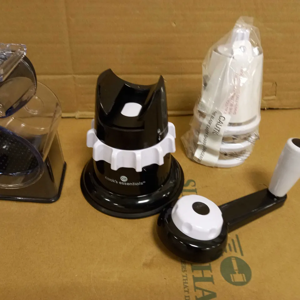 COOKS ESSENTIALS GRATRER AND SLICER