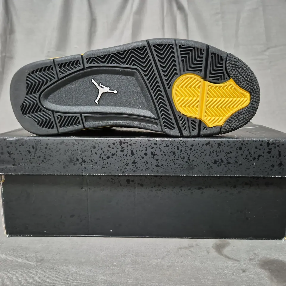 BOXED PAIR OF NIKE AIR JORDAN 4 RETRO SHOES IN BLACK/YELLOW UK SIZE 6