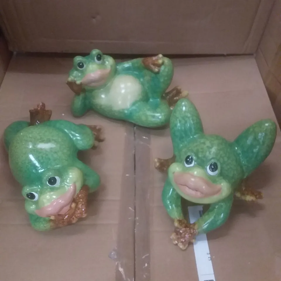 BOXED SET OF 3 GARDEN FROG FIGURES