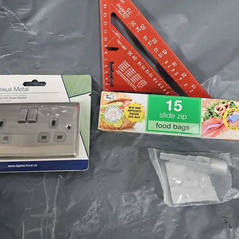 BOX OF ASSORTED HOME AND ACCESSORIES ITEMS TO INCLUDE - FOOD BAGS - PLUG SOCKET - LIGHTS 