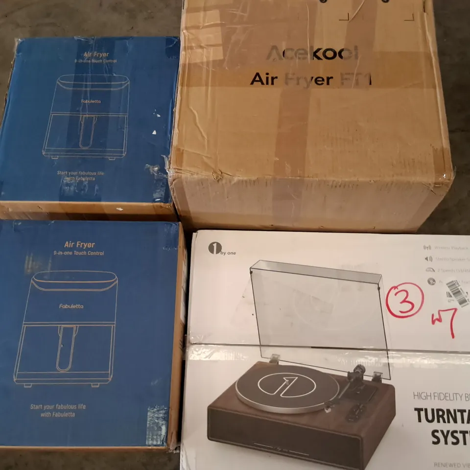 PALLET OF ASSORTED HOUSEHOLD ITEMS TO INCLUDE BELT DRIVEN TURNTABLE, AIR FRYERS AND RADIATOR COVER 