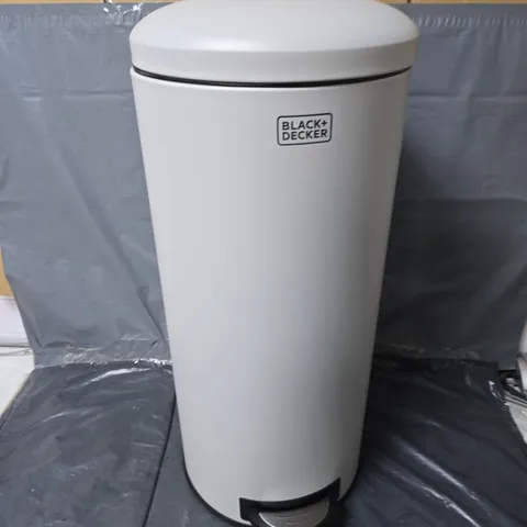 BLACK + DECKER 30L SOFT CLOSE PEDAL BIN IN GREY