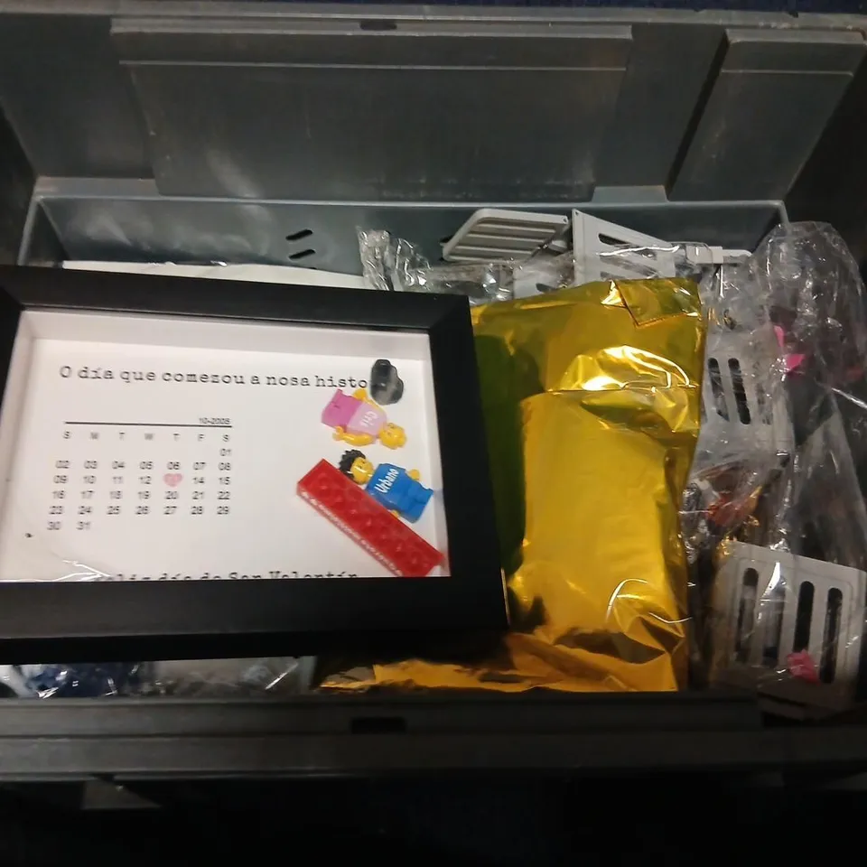 LARGE QUANTITY OF ASSORTED TOYS AND ACCESSORIES TO INCLUDE; PALADONE 100 WAYS TO SWITCH OFF AND DIGITAL DETOX, PADDINGTON STICKERS, NEE DOH COLOR CHANGE, PENGUIN PAIRS MEMORY AND MARVEL SQUEICHUMS