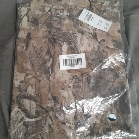 HOLLISTER HEAVYWEIGHT BOXING FIT CAMO T-SHIRT IN BROWN - M
