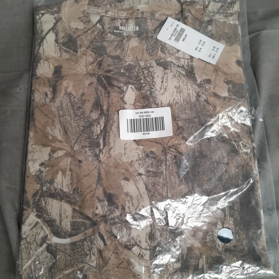 HOLLISTER HEAVYWEIGHT BOXING FIT CAMO T-SHIRT IN BROWN - M