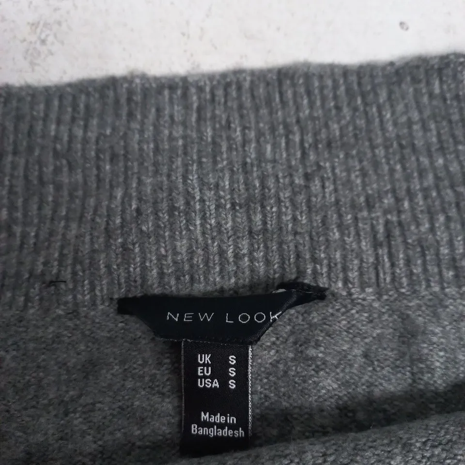 NEW LOOK GREY EMBELLISHED SHOULDER KNITWEAR – UK SIZE S