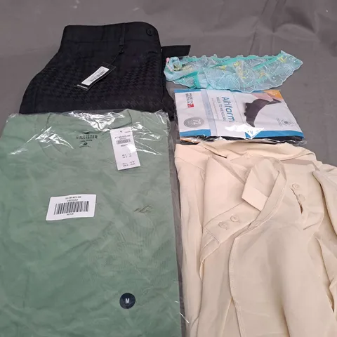 BOX OF APPROXIMATELY 25 ASSORTED CLOTHING ITEMS TO INCLUDE - TROUSERS , T-SHIRT , SHIRT ETC