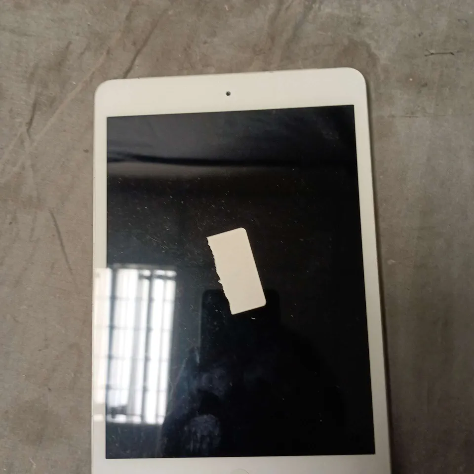 APPLE IPAD MINI 2 IN GREY