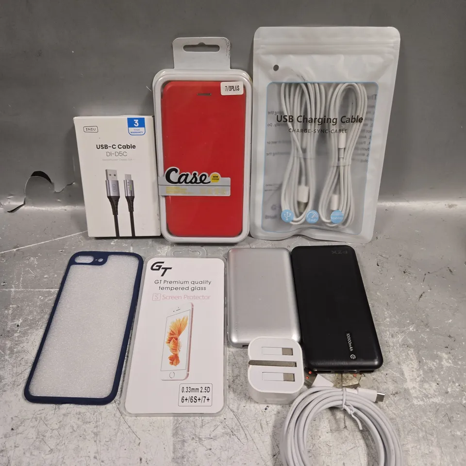 APPROXIMATELY 20 ASSORTED SMARTPHONE ACCESSORIES TO INCLUDE CASES, CHARGING CABLES, SCREEN PROTECTORS ETC 